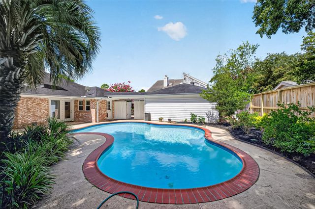 10118 Briar Forest Drive, Houston, TX 77042