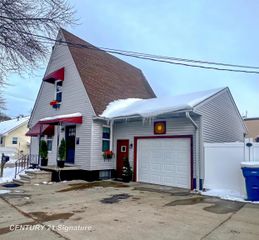 102 N Hampton Street, Bay City, MI 48708