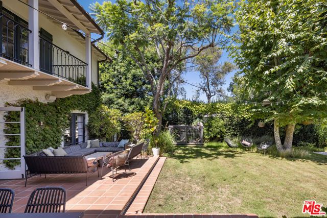 12304 5th Helena Drive, Los Angeles, CA 90049