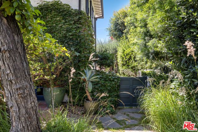 12304 5th Helena Drive, Los Angeles, CA 90049