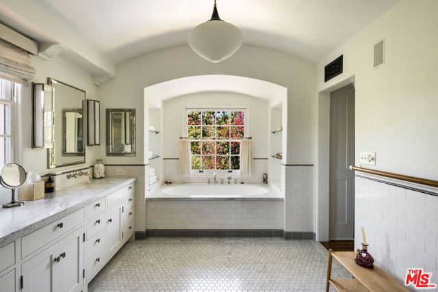 12304 5th Helena Drive, Los Angeles, CA 90049