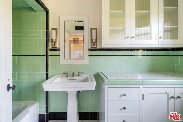 12304 5th Helena Drive, Los Angeles, CA 90049