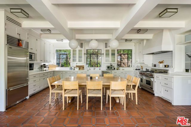 12304 5th Helena Drive, Los Angeles, CA 90049