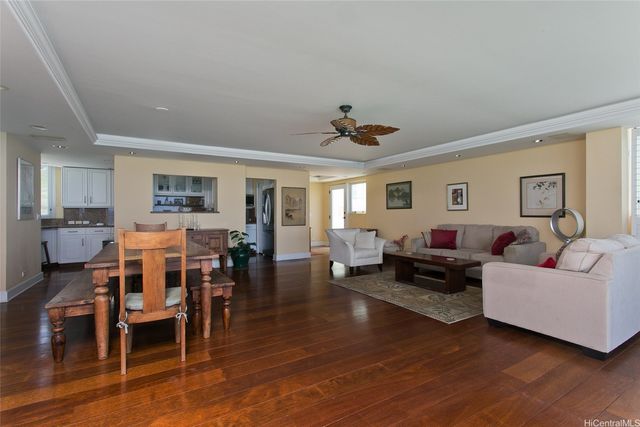 3065 Kalakaua Avenue 8, Honolulu, HI 96815
