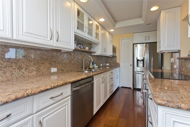 3065 Kalakaua Avenue 8, Honolulu, HI 96815