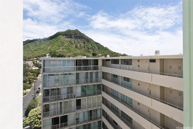 3065 Kalakaua Avenue 8, Honolulu, HI 96815