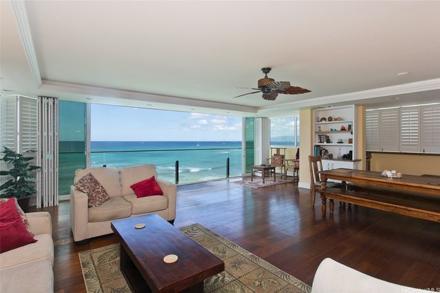 3065 Kalakaua Avenue 8, Honolulu, HI 96815