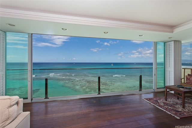 3065 Kalakaua Avenue 8, Honolulu, HI 96815