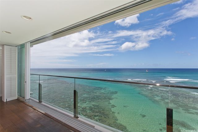 3065 Kalakaua Avenue 8, Honolulu, HI 96815