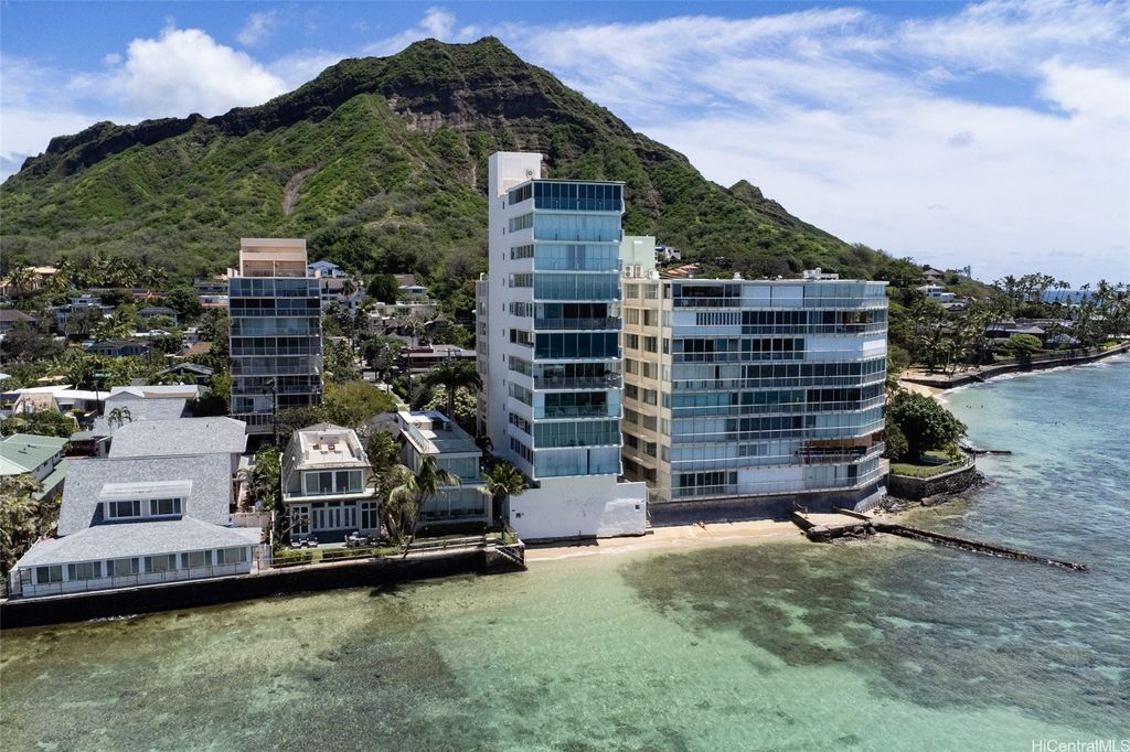 3065 Kalakaua Avenue 8, Honolulu, HI 96815