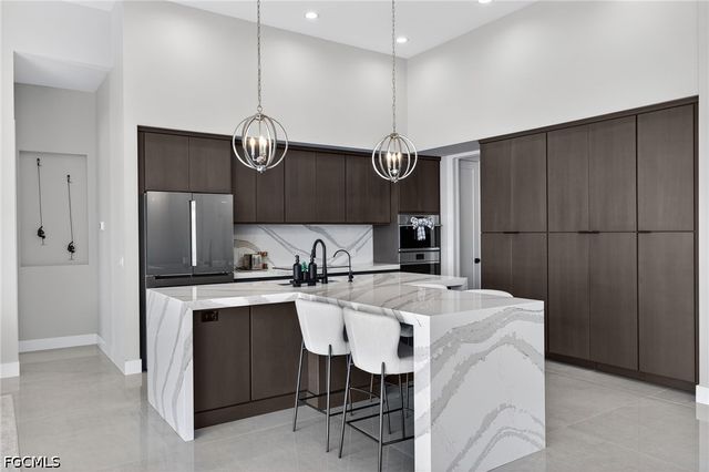 2002 SE 18th AVE, Cape Coral, FL 33990