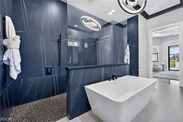 2002 SE 18th AVE, Cape Coral, FL 33990