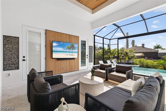 2002 SE 18th AVE, Cape Coral, FL 33990