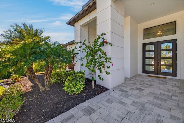 2002 SE 18th AVE, Cape Coral, FL 33990