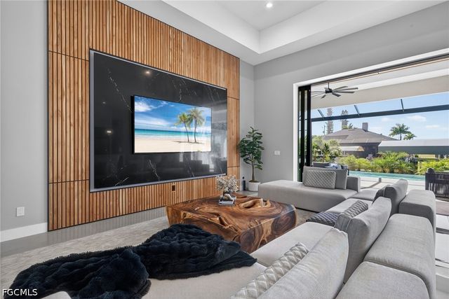 2002 SE 18th AVE, Cape Coral, FL 33990