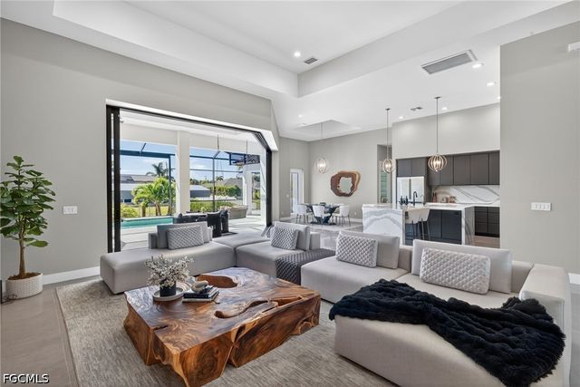 2002 SE 18th AVE, Cape Coral, FL 33990