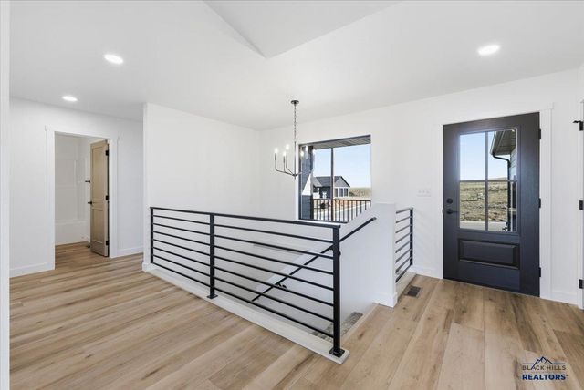 4811 PAPILLION DR, Rapid City, SD 57703