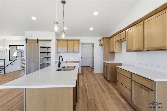 4811 PAPILLION DR, Rapid City, SD 57703