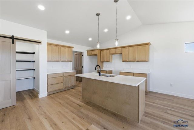 4811 PAPILLION DR, Rapid City, SD 57703