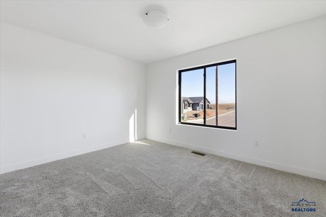 4811 PAPILLION DR, Rapid City, SD 57703