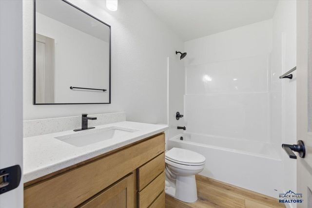 4811 PAPILLION DR, Rapid City, SD 57703