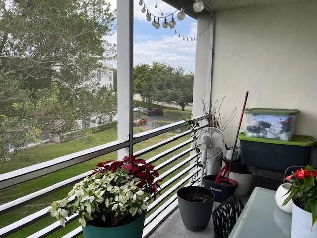 9330 Lagoon Place 406, Davie, FL 33324