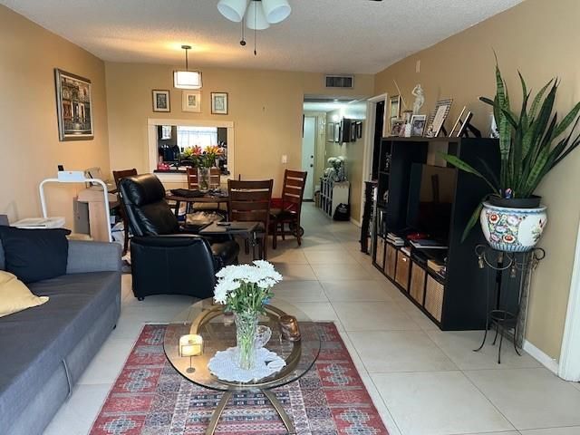 9330 Lagoon Place 406, Davie, FL 33324
