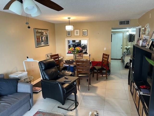 9330 Lagoon Place 406, Davie, FL 33324