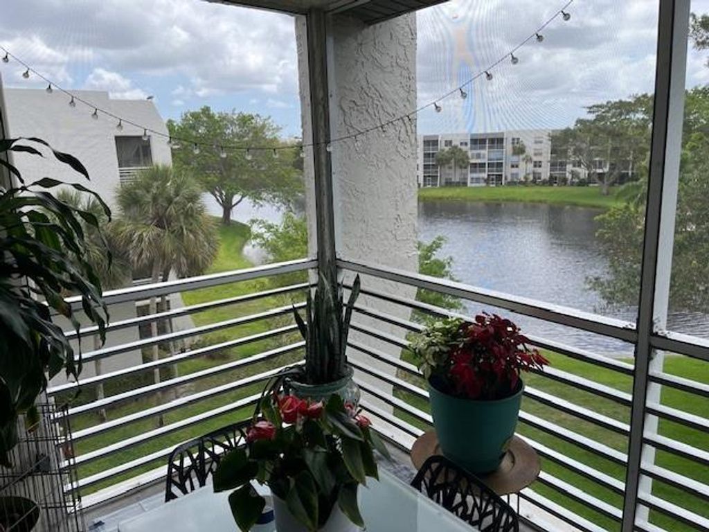 9330 Lagoon Place 406, Davie, FL 33324