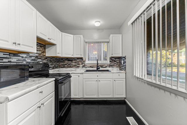 3735 W Buena Vista Street, Detroit, MI 48238