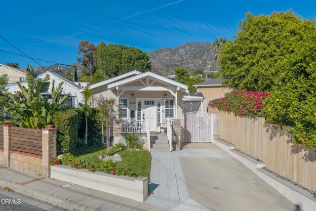 3233 Washington Place, Glendale, CA 91214