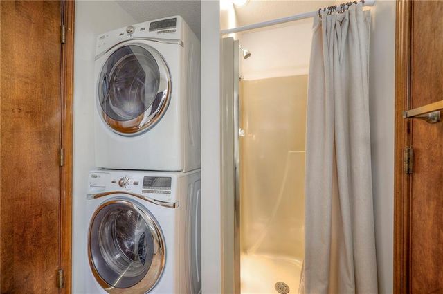 1606 Cypress Point Drive, Lawrence, KS 66047