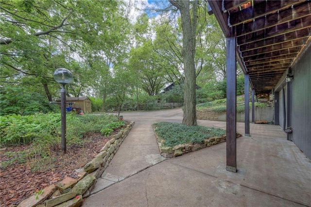 1606 Cypress Point Drive, Lawrence, KS 66047