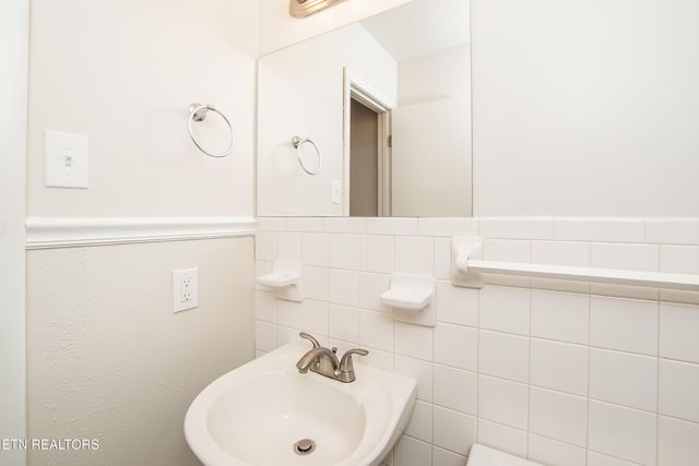 5608 Malmsbury Rd, Knoxville, TN 37921