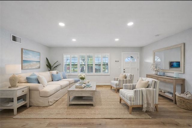 5995 44TH AVENUE N, St Petersburg, FL 33709