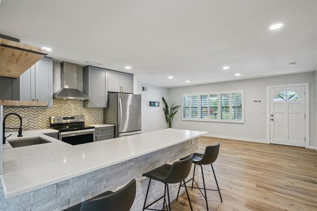 5995 44TH AVENUE N, St Petersburg, FL 33709