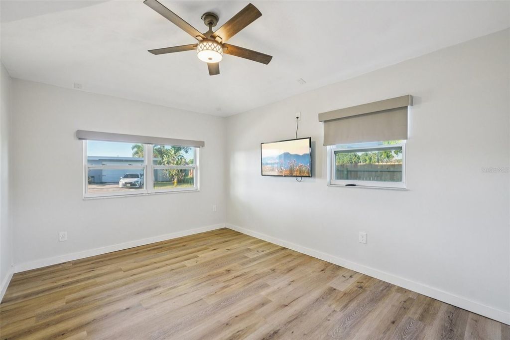 Image 12 of property listing at 5995 44TH AVENUE N, St Petersburg, FL 33709