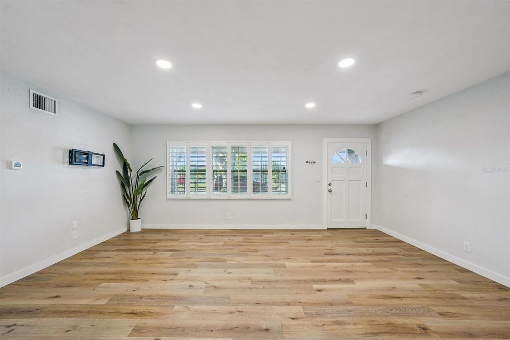 Image 3 of property listing at 5995 44TH AVENUE N, St Petersburg, FL 33709