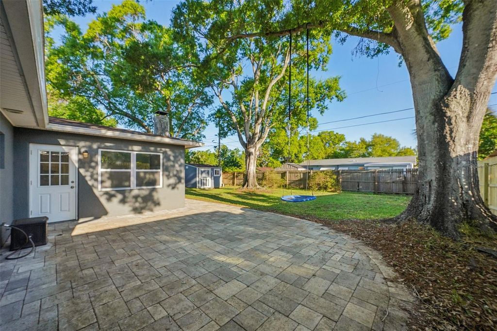 Image 22 of property listing at 5995 44TH AVENUE N, St Petersburg, FL 33709