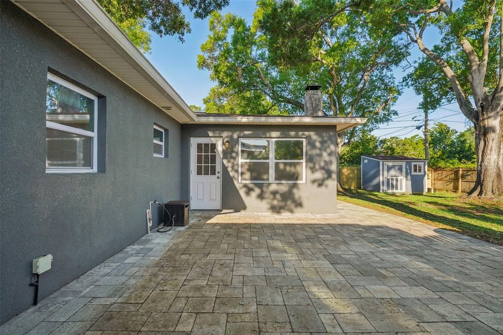 Image 24 of property listing at 5995 44TH AVENUE N, St Petersburg, FL 33709