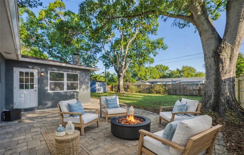 Image 26 of property listing at 5995 44TH AVENUE N, St Petersburg, FL 33709