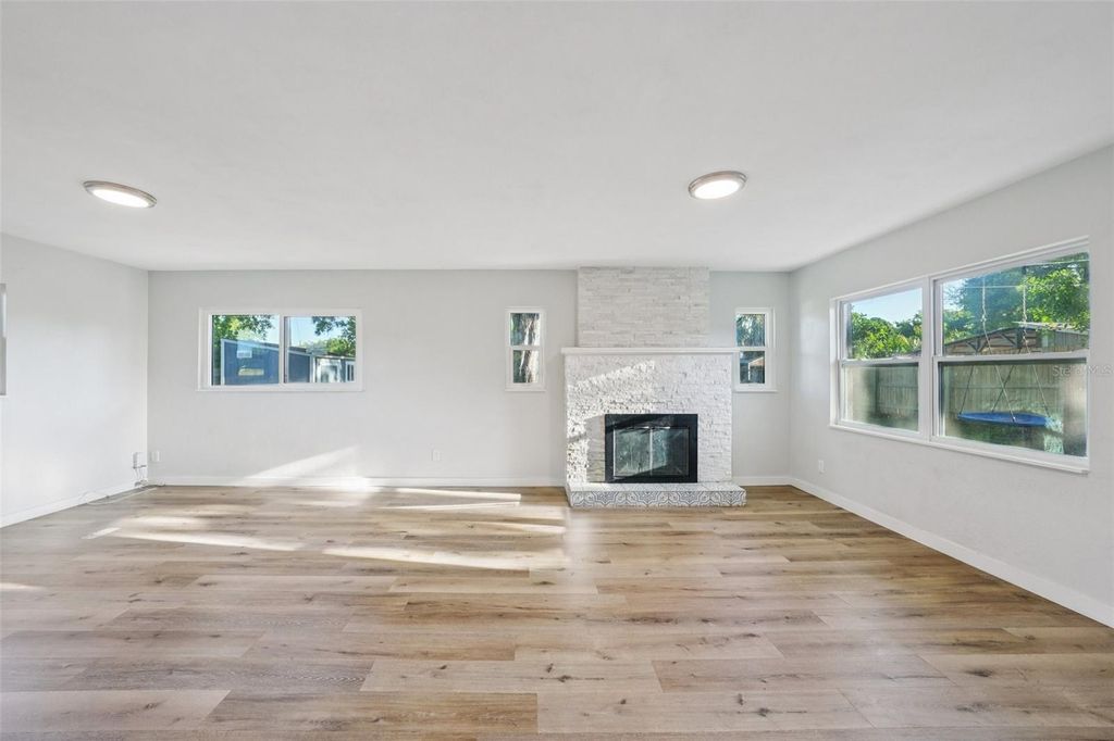 Image 9 of property listing at 5995 44TH AVENUE N, St Petersburg, FL 33709