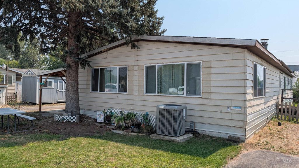 10165 W Claudia Rd, Boise, ID 83714 photo 1