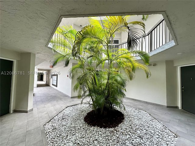 9427 Fontainebleau Blvd 102-34, Miami, FL 33172