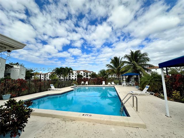9427 Fontainebleau Blvd 102-34, Miami, FL 33172