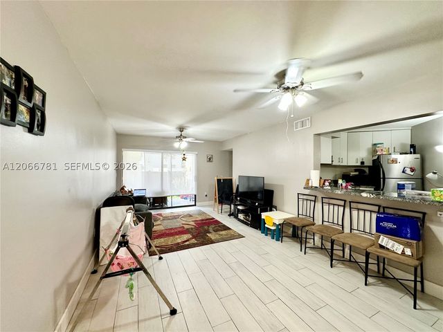 9427 Fontainebleau Blvd 102-34, Miami, FL 33172