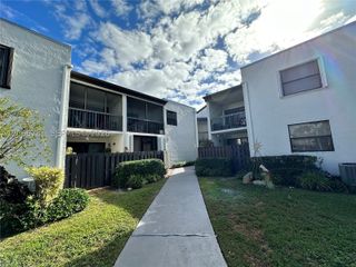 9427 Fontainebleau Blvd 102-34, Miami, FL 33172
