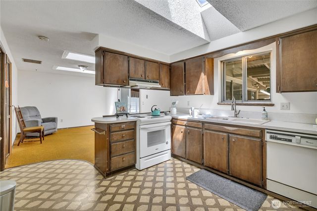 8841 Timber Loop SE, Olympia, WA 98513