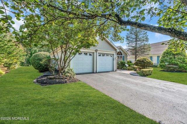 3 Wellington Lane, Lakewood, NJ 08701