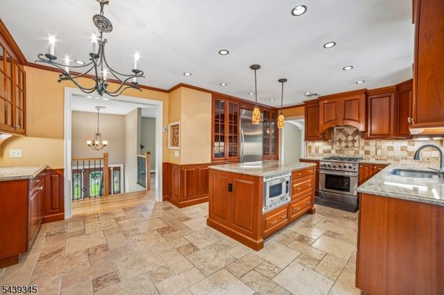 87 Reinman Rd, Warren Twp., NJ 07059